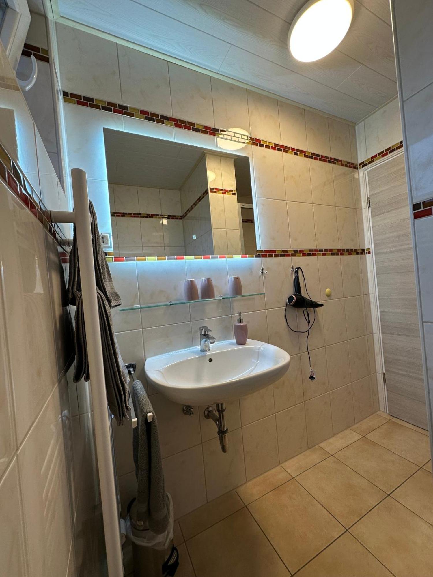 Ferienwohnung Haus Boje "Knurrhahn" ノイハルリンガージール エクステリア 写真